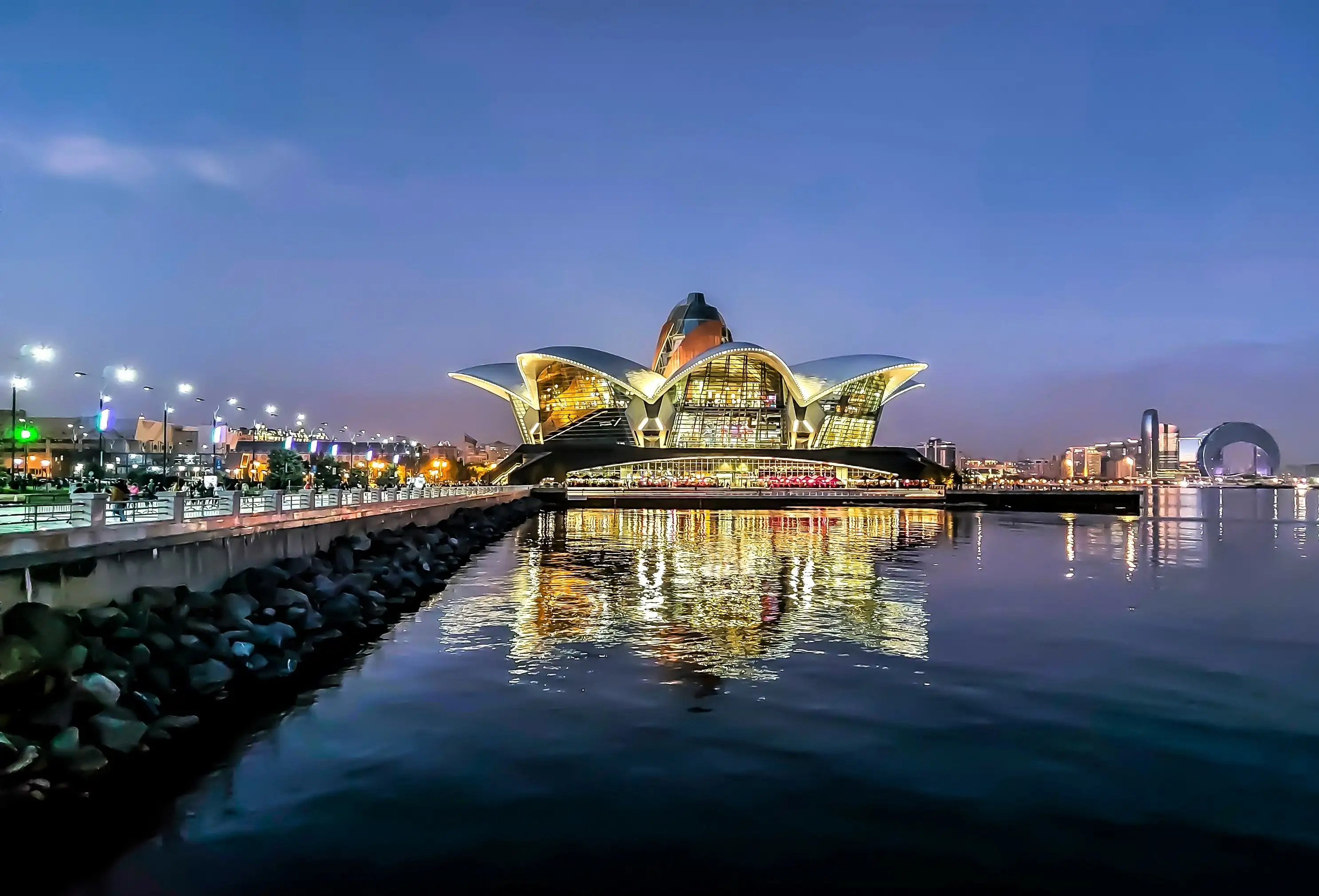 Deniz Mall (Caspian Waterfront Mall in English) at night, located on Baku Boulevard.