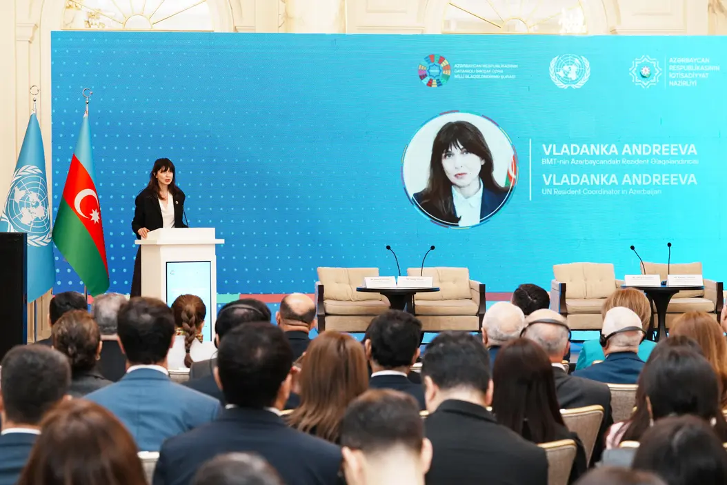 UN Resident Coordinator Vladanka Andreeva addresses the audience at the 7th SDG Dialogue in Baku, with her profile shown on the presentation screen.